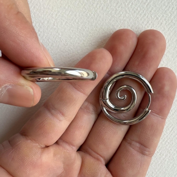 Silver spiral earrings - Picture 5 of 7